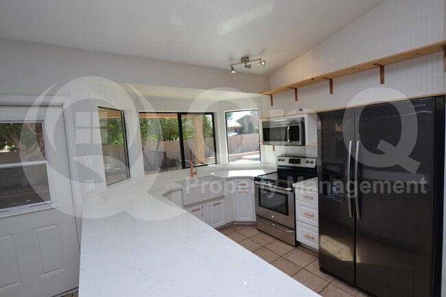 Building Photo - 2409 W Marlboro Dr
