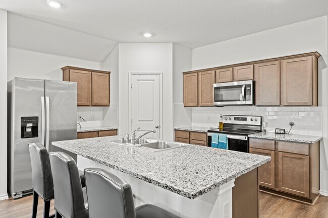Building Photo - 4 bedrooms, 3 full bathrooms with a study!...
