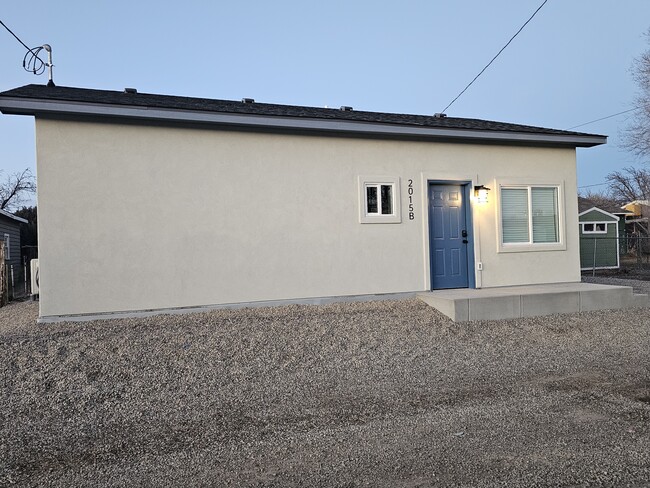 Building Photo - 2015 Elm Ave