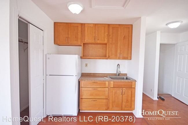 Building Photo - 1402 Onioni St