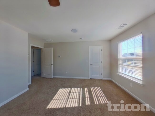Building Photo - 2920 Cherry Point Ln