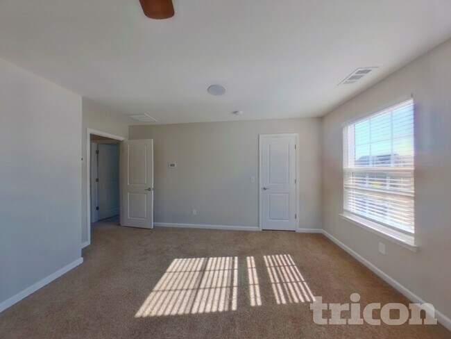 Foto del edificio - 2920 Cherry Point Ln