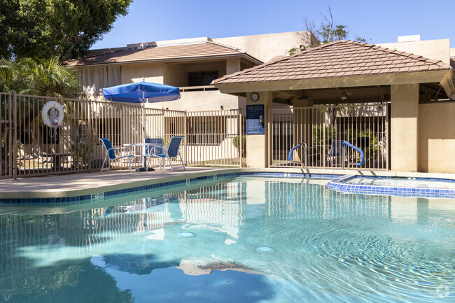 Piscina - La Esplanada Apartment Homes