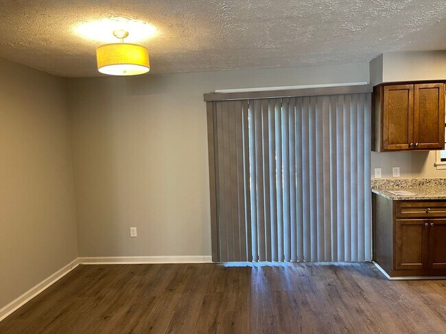 Building Photo - Beautifully Remodeled 3-Bedroom, 2-Bath Ho...