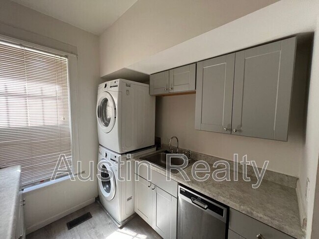 Foto del edificio - 6041 Waterman Blvd
