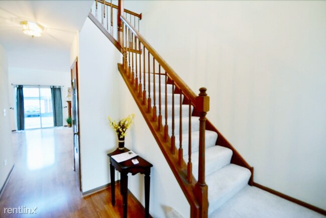 Building Photo - 724 E Whispering Oaks Dr