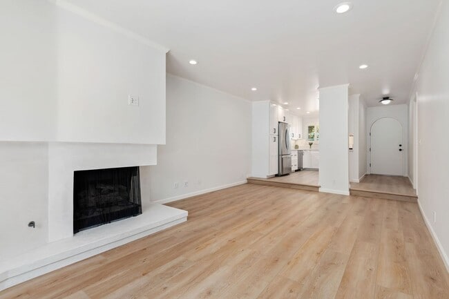 Building Photo - Beautifully redone Spanish duplex in peaceful and centrally-located Hidden Valley!