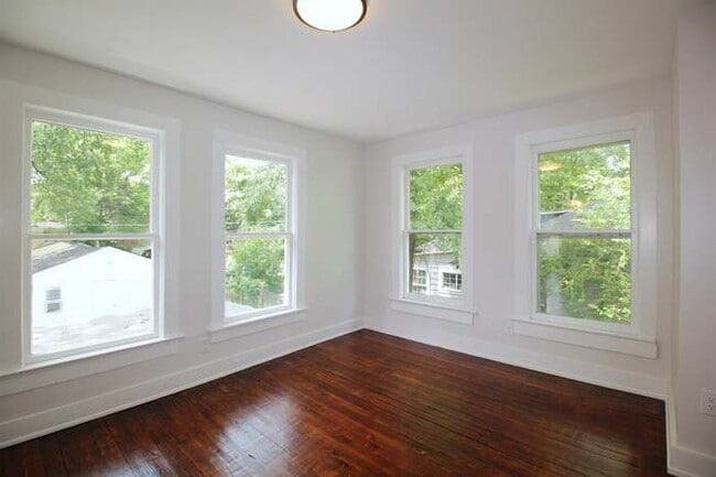 Building Photo - 2027 Higbee Ave