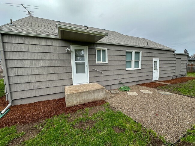 Foto del edificio - Updated Keizer Home with Spacious Grass Ya...