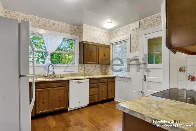 Foto del edificio - 902 N 77th St