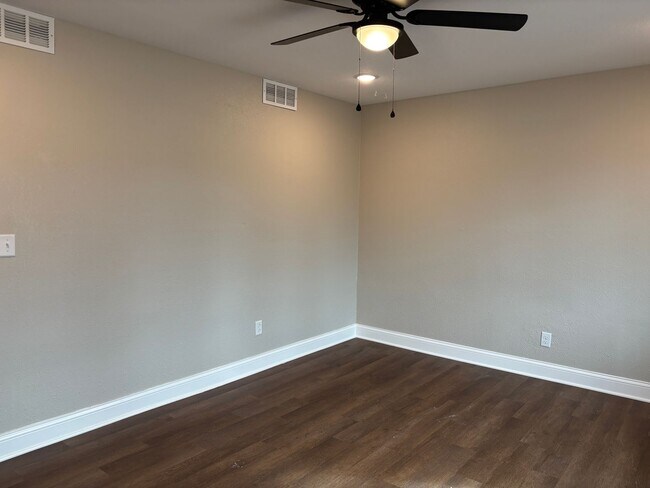 Foto del edificio - 3 Bed 1 Bath Remodeled House