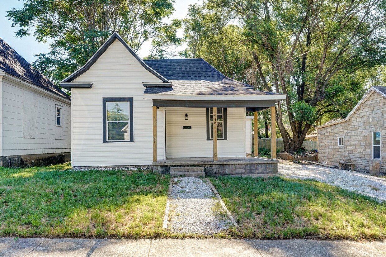 Foto principal - 3 Bedroom, 1 Bathroom remodeled house!