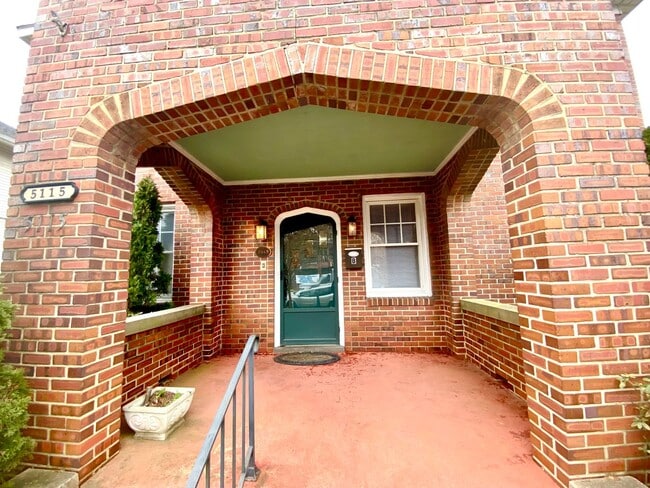 Building Photo - HUNTINGTON 5115B