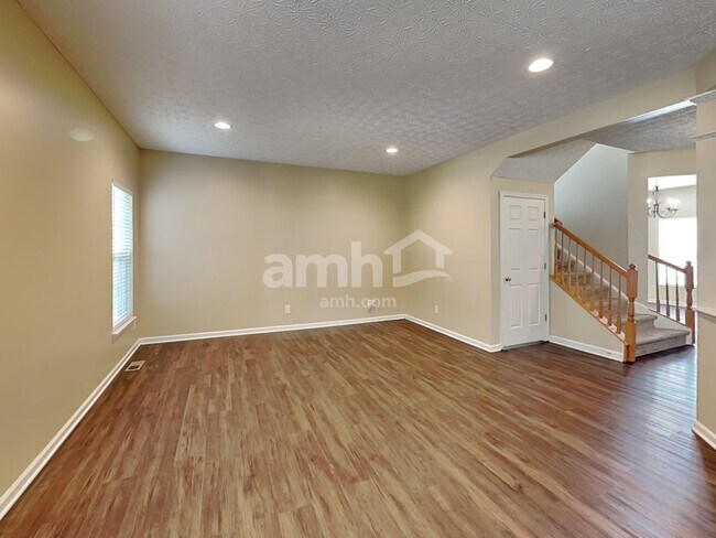 Foto del edificio - 6031 Delfair Ln
