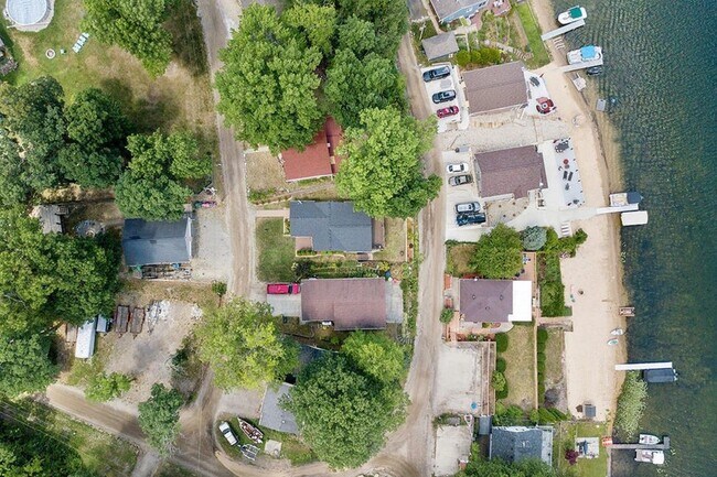 Foto del edificio - 12437 Cabin Dr