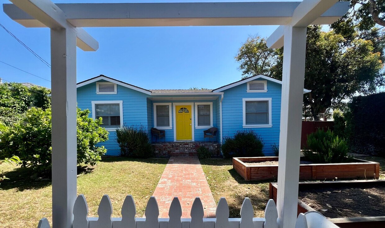 Foto principal - 2 bedroom, 2 bathroom Bright and Happy Hom...