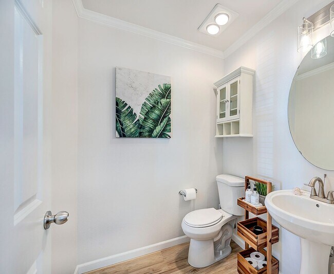 Foto del edificio - Three Bedroom, Two Story Cul-De-Sac in Lak...