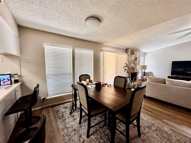 Building Photo - 5103 Summerset Trail