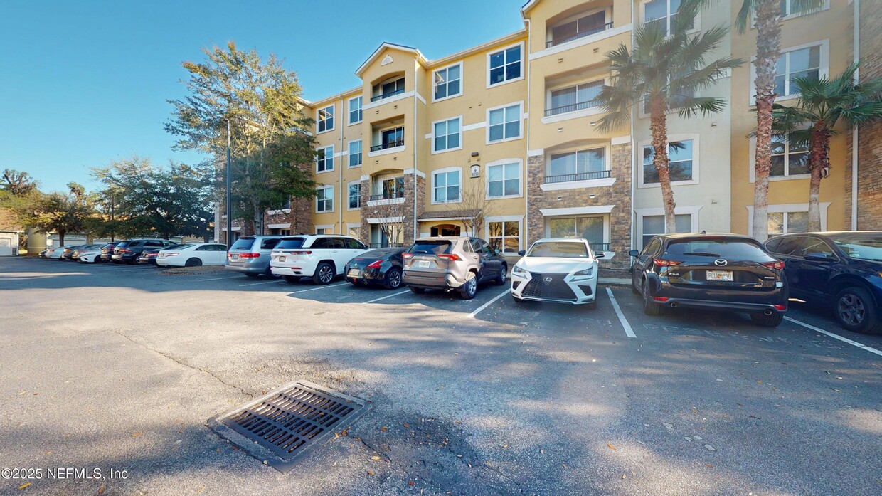 Primary Photo - 1300 Riverplace Blvd