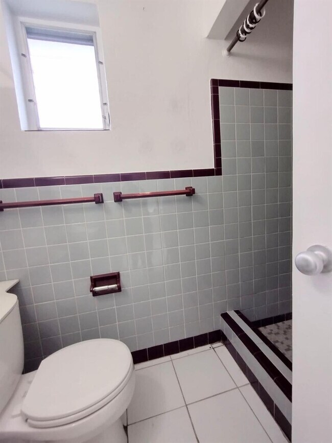 Foto del edificio - 1707 Thomas St