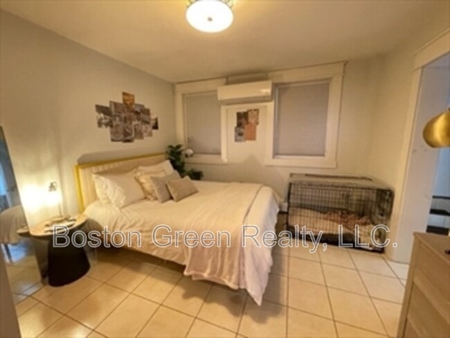 Building Photo - 26 Irving St