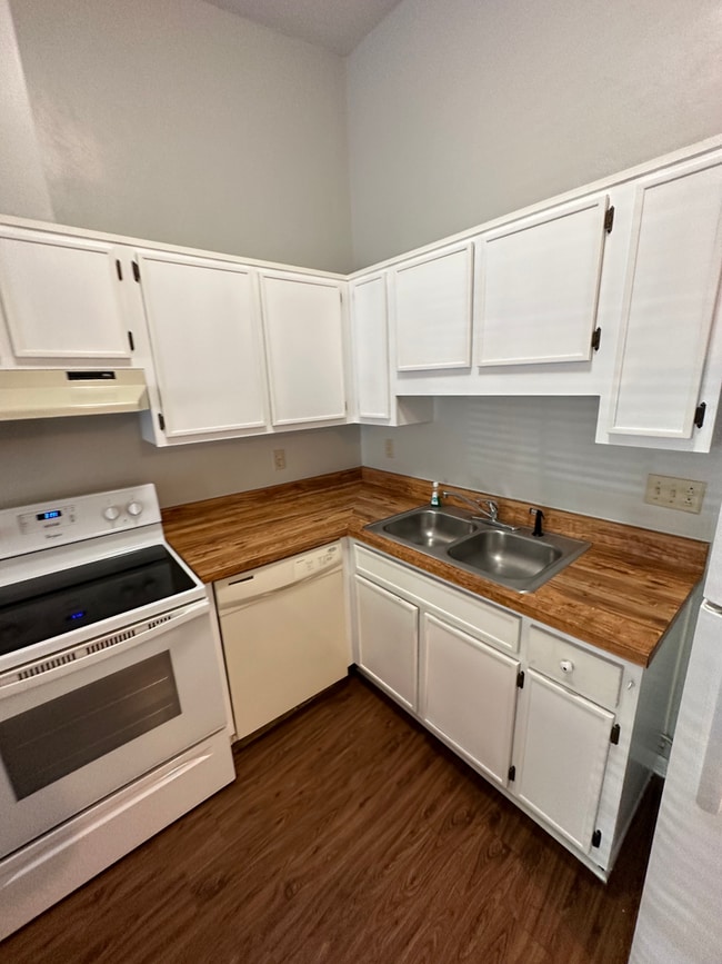 Photo - 218 White Dr Townhome