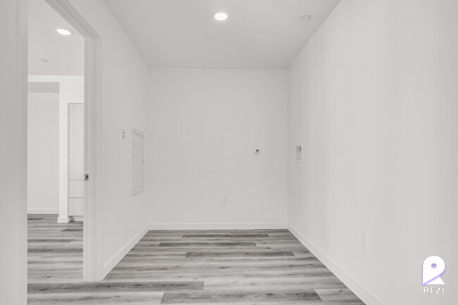 Building Photo - 1530 Cassil Pl