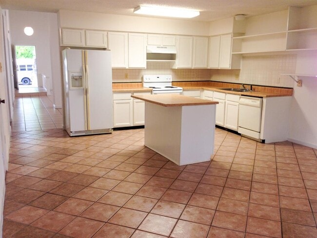 Building Photo - 2803 Meadowgrass Ln