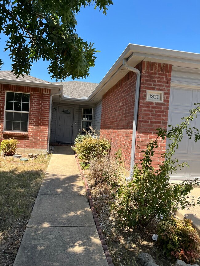 Foto del edificio - 1821 Trego Dr