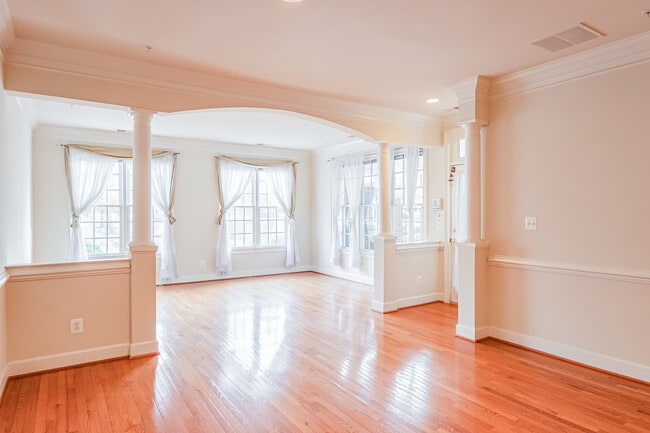 Foto del edificio - 513 Rosebush Ln