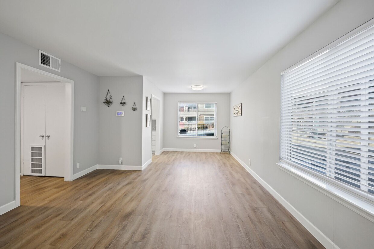 Primary Photo - Downstairs 2 Bedroom! Keyless Entry! ADT A...