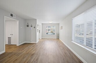 Building Photo - 1404 E 41st St
