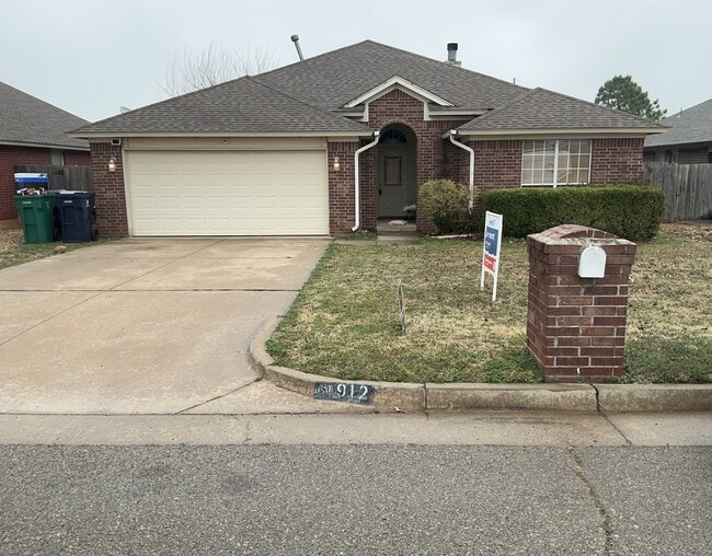 Building Photo - 912 Westbury Terrace