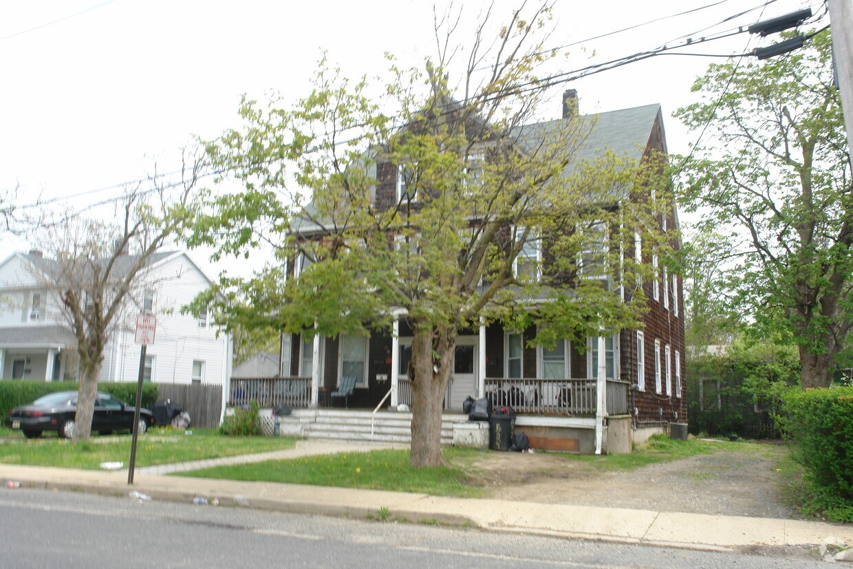 Building Photo - 527-529 Sairs Ave