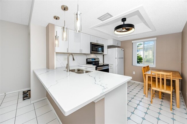 Building Photo - 209 Cypress Ct