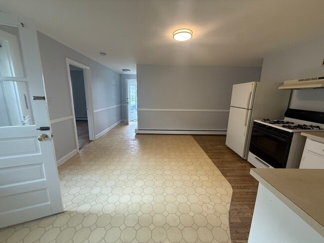 Building Photo - 102 Central St