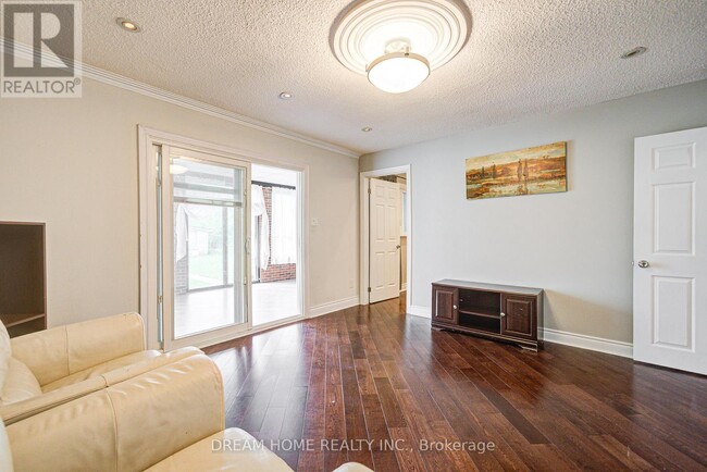 Building Photo - 98 Weldrick Rd W