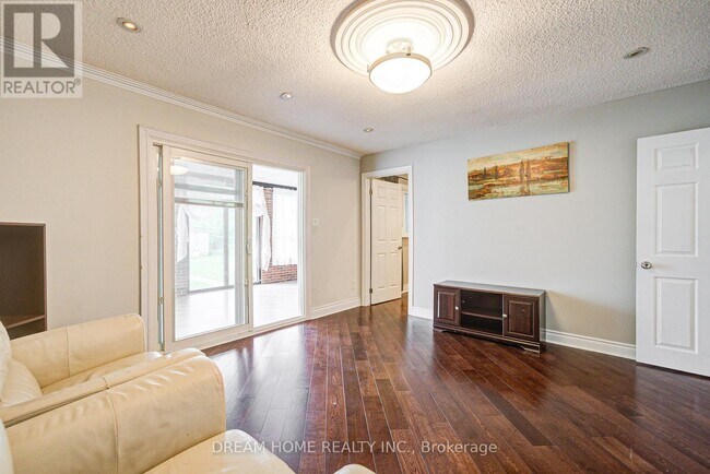 Photo du bâtiment - 98 Weldrick Rd W