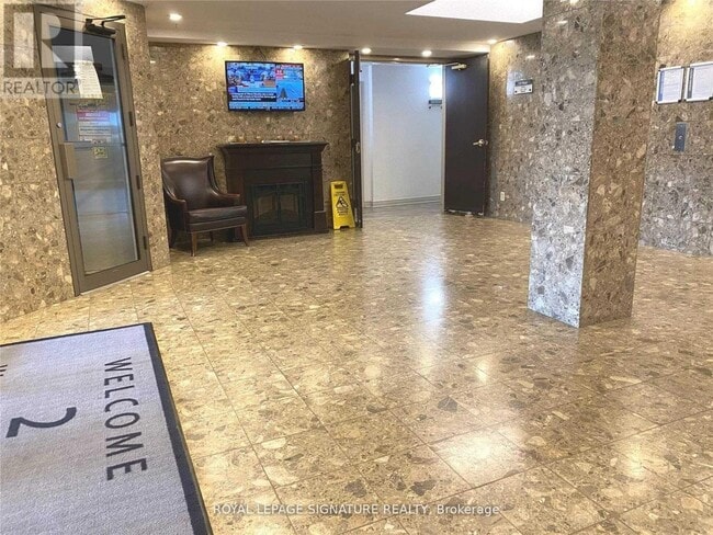 Building Photo - 2 Westney Rd N