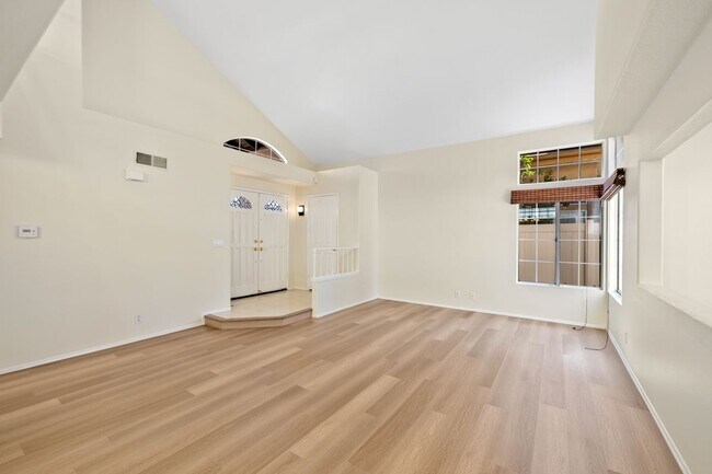Foto del edificio - 2163 Sun Ridge Dr