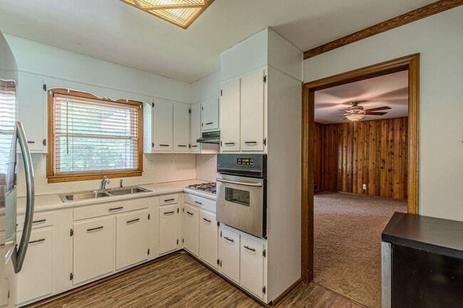 Building Photo - 3920 Cliftondale Pl