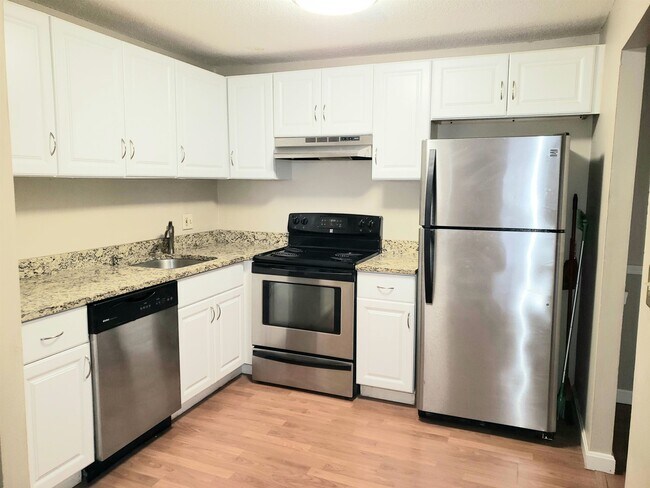 Foto del edificio - 130 English Village Rd