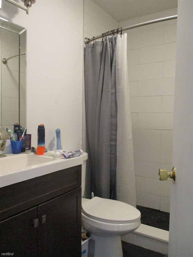 Foto del edificio - 3 br, 1 bath  - 780 Columbus Ave # 2D