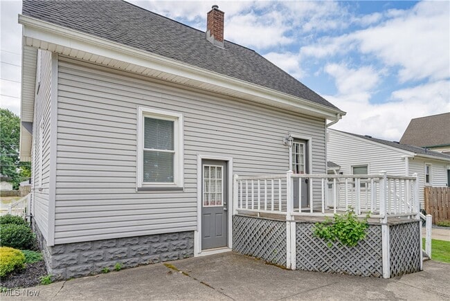 Building Photo - 28 Maple Ave