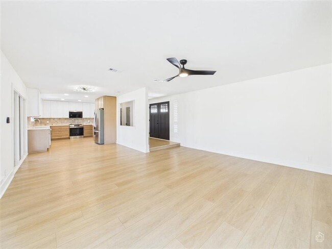 Building Photo - 9400 Longvale Dr