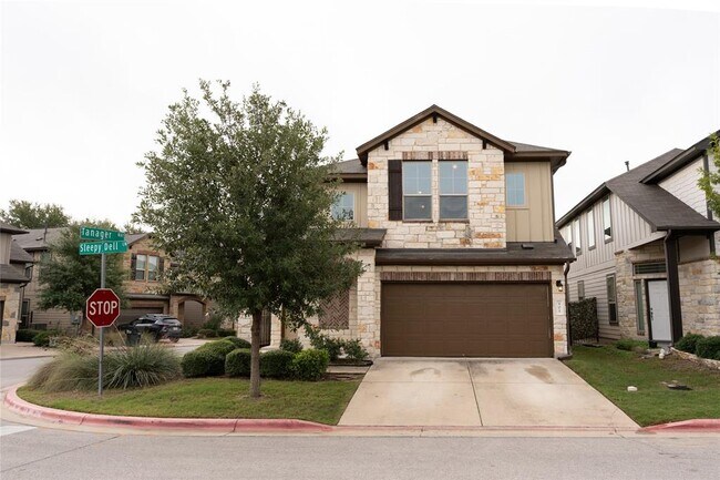 Foto del edificio - 901 Sleepy Dell Ln