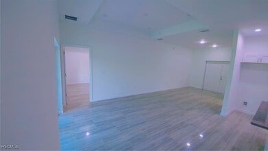 Building Photo - 927 Bolivia Dr