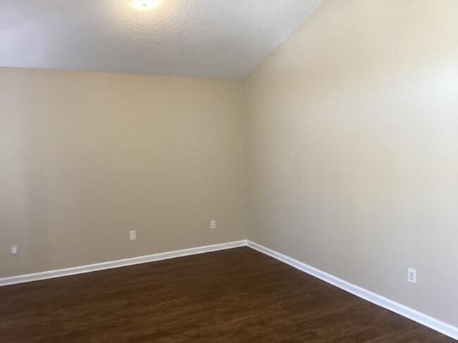 Foto del edificio - 468 Hillside Dr