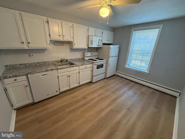 Building Photo - 27 Wallingford Ave