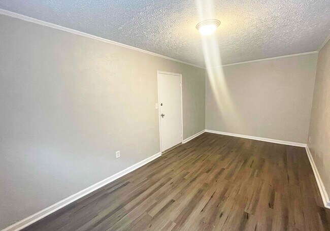 Foto del edificio - 563 Lowell Ave